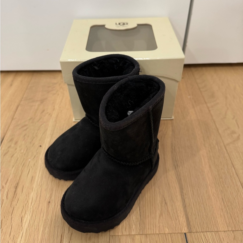 Barely worn toddler Ugg boots. Black. Size 6.